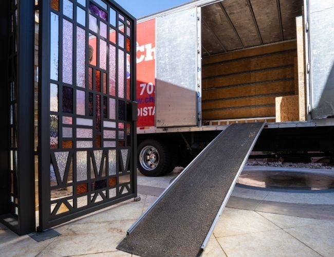 Large Item Removal for Easier Downsizing