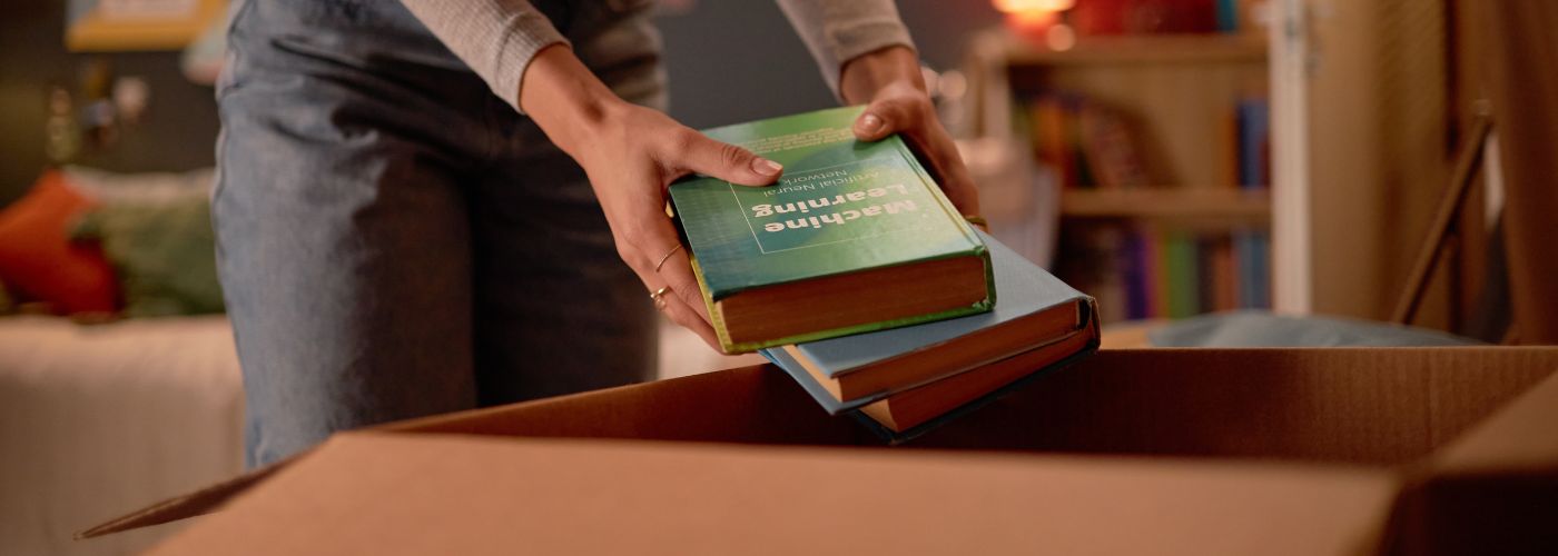Pack Rare and Delicate Editions With Additional Materials